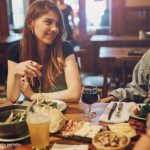 Qué significa comer en un café, restó y bodegón porteño